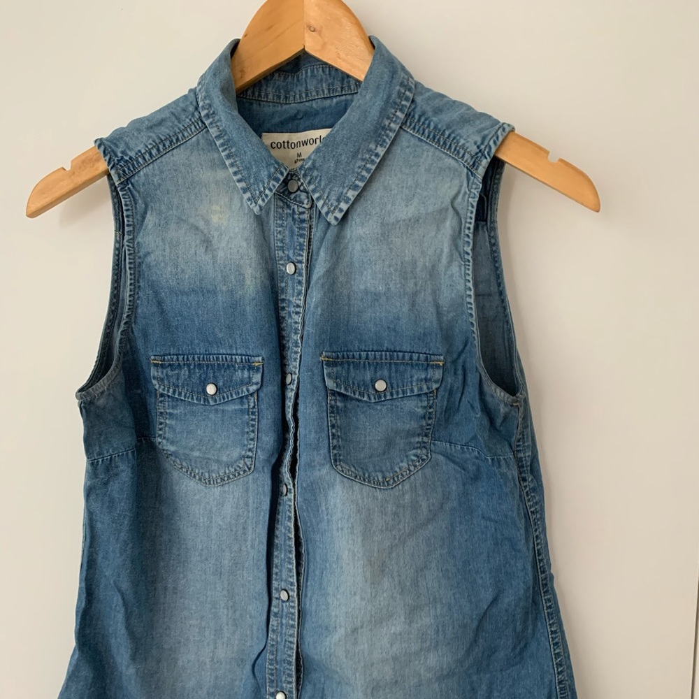 Sleeveless chambray button down shirt